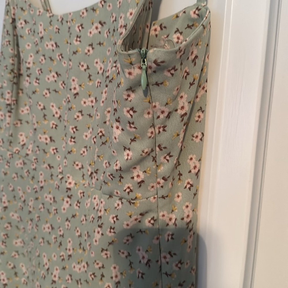 Altar’d State beautiful green floral long dress - Picture 3 of 8
